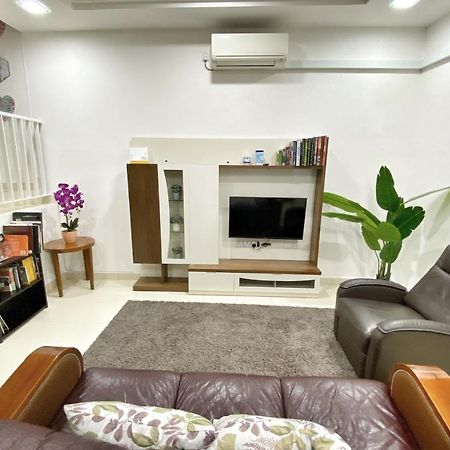 Teratak Persona Homestay. 4 Rooms Double Storey Terrace In Kuantan City. Esterno foto