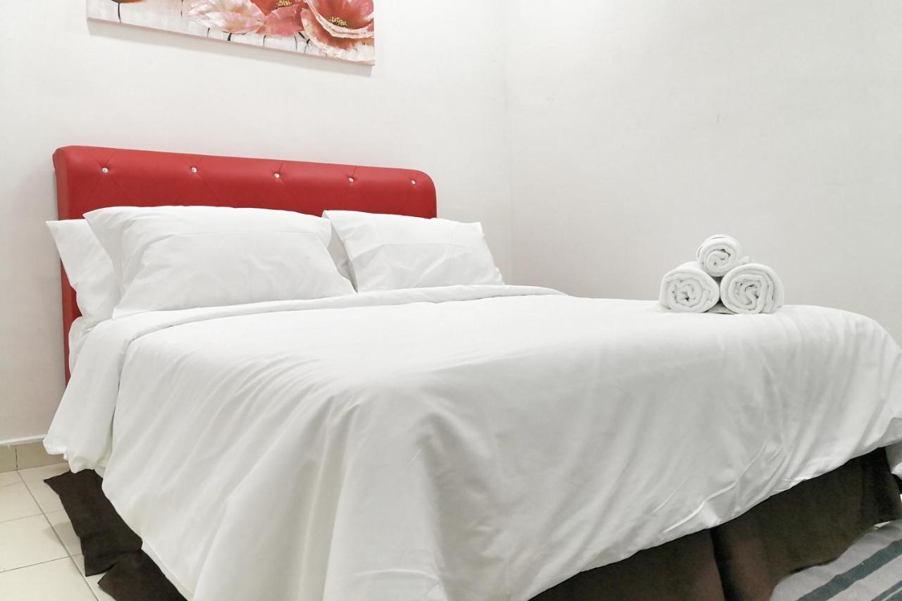 Teratak Persona Homestay. 4 Rooms Double Storey Terrace In Kuantan City. Esterno foto